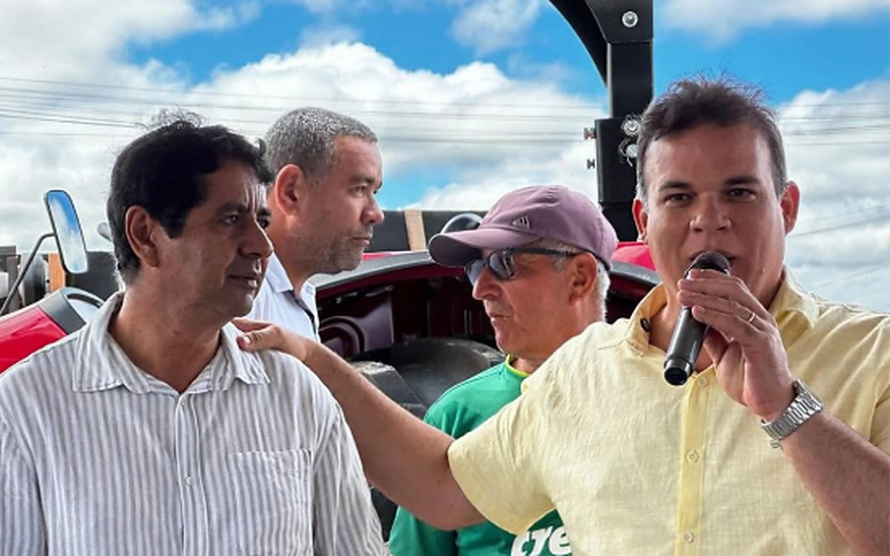 Luciano Brito recebe Jobson Almeida em Paranatama em agenda política para 2026